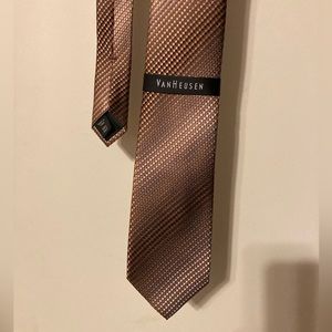 Van Heusen Mens Neck Tie Taupe 100% Silk New With Tag